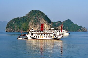 From Hanoi: Ha Long Bay Full Day Kayaking & Swimming with Seafood Lunch