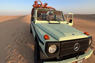 Dubai: Al Marmoom Oasis Vintage Safari with Camels, Stargazing & Bedouin Dinner