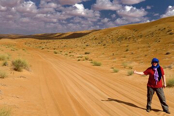 Private Tour -Whaiba sand &wadi Bani khaled 