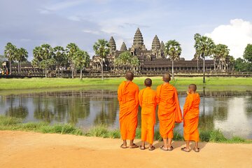 Full-Day Private Tour of Angkor Wat with Pick Up