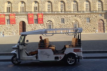 Private Tours of Florence in Golf cart Etuktuk Minimum2 