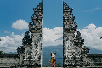 East Bali Tour Heaven Gate, Water Palace & Photographer