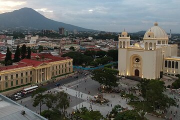 Overnight in San Salvador and Joyas del Ceren. from Guatemala.