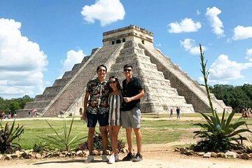 Deluxe Chichen Itza Tour Expedition with 2 Cenotes & Buffet