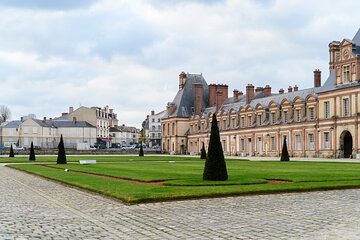 Fontainebleau Palace and The Painters' Village of Barbizon Day Trip from Paris