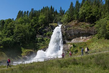 Private Guided Hardangerfjord Day Tour