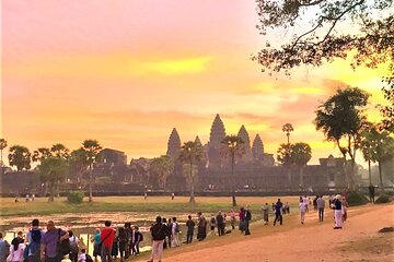 Angkor Wat Sunrise Tomb Raider & Bayon Temples by AC Car 