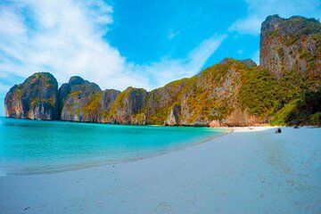Small-Group Sunrise Tour to Phi Phi Island from Phuket
