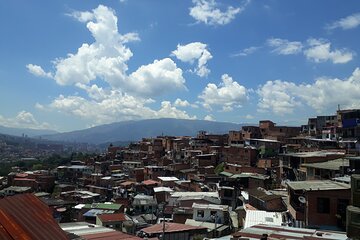 Comuna 13, Graffiti tour Medellin