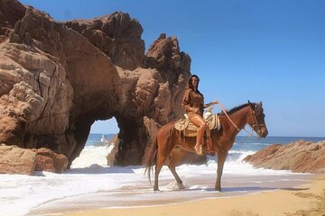Private Horse Back Ridding Tour and Discover The Arch of the Pacific