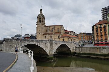 Private Guided Full-Day Walking Tour in Bilbao