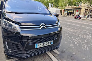 Eiffel Tower with private pick up from your hotel 