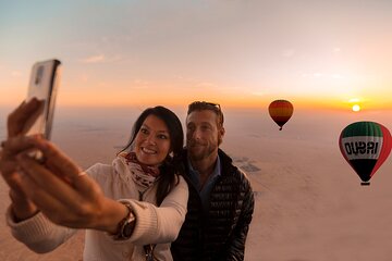 Dubai Hot Air Balloon Ride with Vintage Land Rover & Breakfast