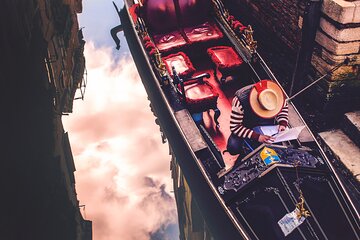 Venice: Gondola Sunset 