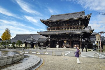 Kyoto Walking Tour: Buddhism, Art and Gardens