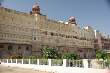 Visit Junagarh Fort and Karni Mata Temple with Jodhpur Drop from Bikaner