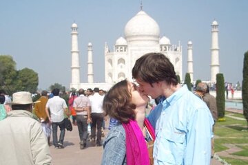 From Delhi: 2-Day Taj Mahal Sunrise Tour with Fatehpur Sikri