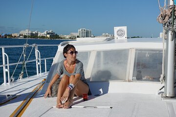 Isla Mujeres Catamaran Pleasure, Snorkel, Beach club & Shopping 
