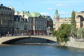 Stockholm- A Beauty On The Water: Old Town Walking Tour and Boat Trip Combined