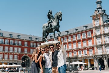 Madrid Local Tapas and Wine Tour with Drinks and Rooftop Views
