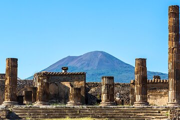 Visit Pompeii including the transfer from Naples and return 