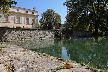 Aix-en-Provence old town, wine & art of Châteaux Beaupré & Bonisson private tour