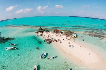 Boat Tour to Johnny Cay & Aquarium in San Andres Island