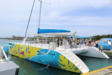 Pleasure Adventure over Catamaran to Isla Mujeres from Cancún