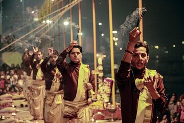 Tour of Evening Ganga Aaarati ( Ceremony) at Dashashwamedh Ghat 