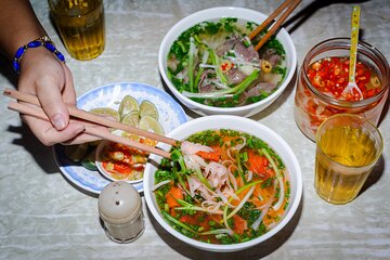 Hanoi Dawn Private Food Tour with 10+ Tastings