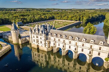 Loire Valley Castles Day Trip from Paris with Wine Tasting