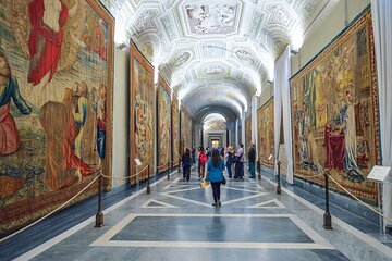 VIP Vatican, Sistine Chapel & Basilica Tour with Vatican Grottoes