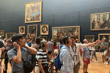 Paris Louvre Small Group Tour with Pre-Reserved Tickets