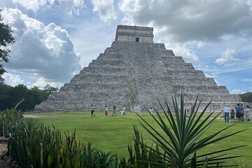 Deluxe Chichen Itza Ruins, Cenote & Valladolid Day Trip 