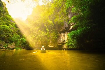 Ninh Binh Full-Day to Hoa Lu Tam Coc & Mua Cave Via Boat & Bike