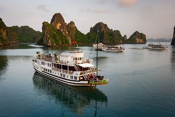 Bai Tu Long bay Deluxe cruise 2D1N: fishing villages, meals, cave, kayaking