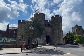 Private Day Tour to Canterbury Dover and Leeds Castle