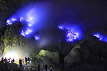 Mount Ijen Volcanic Crater Overnight Trip from Bali