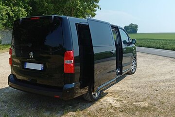 Private transfer from Charles de Gaulle Airport to Disneyland Paris