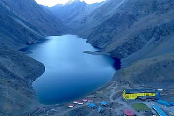 Laguna del Inca Portillo and Viña San Esteban Private Tour with Wine Tasting 