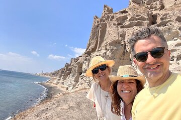 Private Guided Tour around Santorini with Uncrowded Sunset