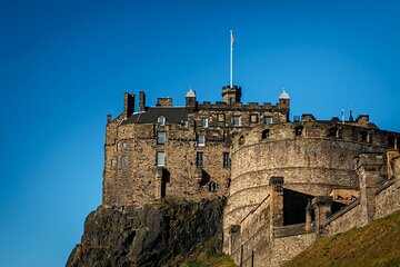 Self-Guided Mystery Tour outside Edinburgh Castle