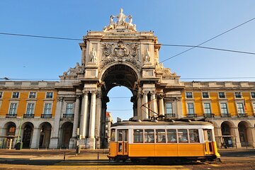 Lisbon Scavenger Hunt and Highlights Self-Guided Tour