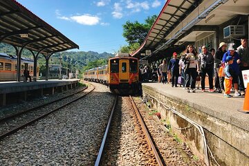 Yehliu, Jiufen & Pingxi Day Tour from Taipei