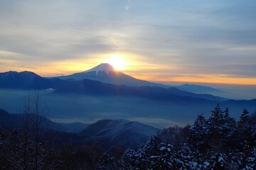 2-Day Private Guided Overnight Hike & Buddhist Temple Stay in Shichimenzan