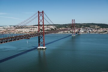 Private transfer from Albufeira to Lisbon with 2 hours sightseeing