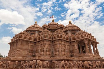 Akshardham Temple & Evening Water Fountain Show & Rickshaw Ride in Neighborhood