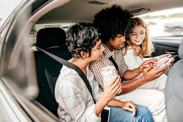 Los Angeles: Autonomous Car Tours with Guide and Photographer