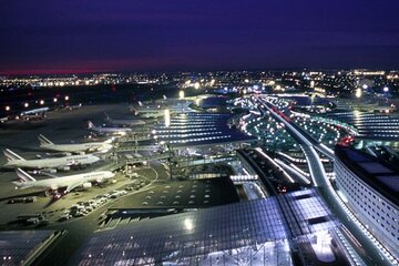 Private Transfer from Charles de Gaulle Airport to Paris