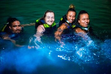 Full-Day Tour Baru - National Aviary and Playa Blanca + Bioluminescent Plankton